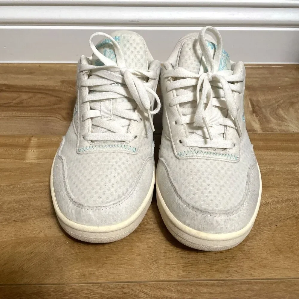 Reebok Women's CLUB Memt Cream & Blue Sneakers Size 6 Classic Streetwear